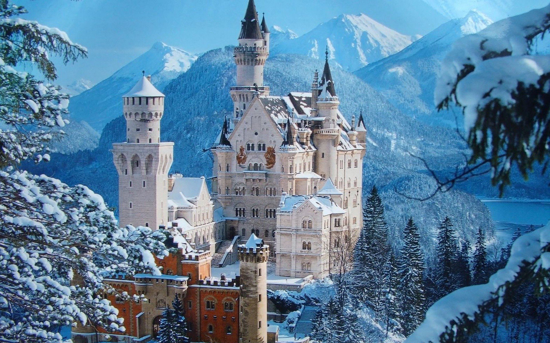 Neuschwanstein, il castello delle fiabe esiste davvero e si trova nel sud della Baviera