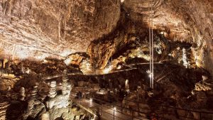 Turismo speleologico: cinque grotte meravigliose da visitare in Italia