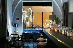 Bologna, “I Conoscenti cocktail e cucina”