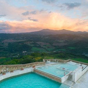 Castello di Velona Resort a Montalcino: lusso e relax in una fortezza medievale