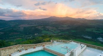 Castello di Velona Resort a Montalcino: lusso e relax in una fortezza medievale