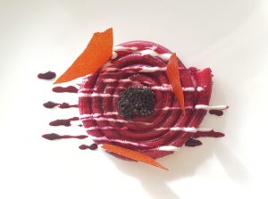 Chef Michele Iaconeta, ricetta “Maccherone di rapa rossa, mousse di capra e Caviale Calvisius”