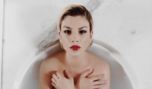 Emma Marrone Instagram: il risveglio è sexy, la foto provocante allo specchio