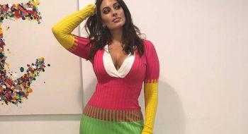 Ashley Graham contadina sexy per Vogue Paris: seno in vista e curve mozzafiato (FOTO)