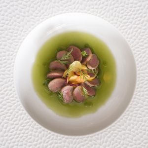 Chef Stefano Sforza, ricetta “Raviolo di Roccaverano, funghi, cerfoglio”