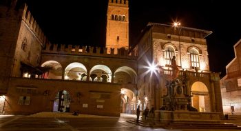 Bologna si illumina per Natale