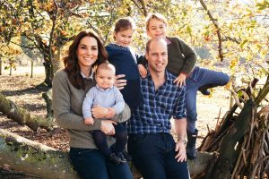 Kate e William: ecco la nuova foto di famiglia per gli auguri di Natale