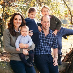 Kate e William: ecco la nuova foto di famiglia per gli auguri di Natale