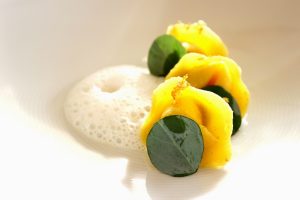 Chef Michele Iaconeta, ricetta “Tortel​li d’ostrica e fagioli Giallet della val Belluna”