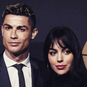 Cristiano Ronaldo Capodanno a Dubai: foto in piscina extra lusso e dedica d’amore a Georgina