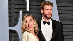 Miley Cyrus il ritorno: seno in libertà e parole hot per il fidanzato (FOTO)