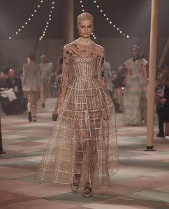 Sfilata Dior 2019 l’atmosfera circense e il backstage con Olivia Palermo