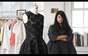 Simone Rocha una stilista emergente che vive tra arte e moda: classicità e innovazione