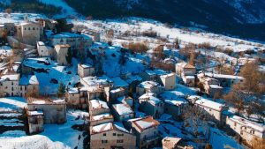 Roccacaramanico, alla scoperta del borgo da fiaba nel Parco Nazionale della Maiella