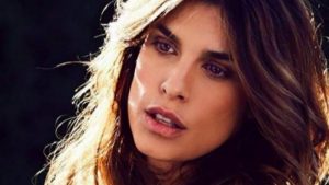 Elisabetta Canalis: su Instagram in abito bianco incanta i fan