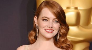 Emma Stone cambia look e sfoggia capelli color cioccolato