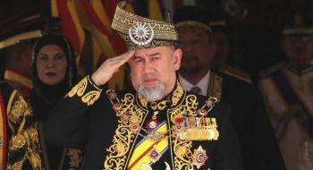 Il re della Malesia abdica per amore: scandalo a corte