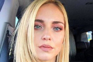 Chiara Ferragni in lacrime al funerale di Alessio, l’ex manager morto in un tragico incidente