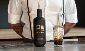 Nero di Como: liquore di liquirizia, rum e miele