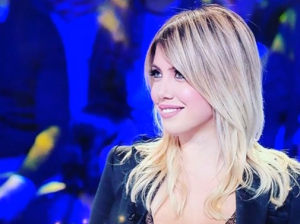 Wanda Nara siparietto sexy in tv: il video del backstage di Tiki Taka