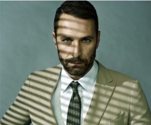 Una storia Made in Italy: Raoul Bova interpreta il grande stilista Giorgio Armani