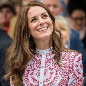 Kate Middleton e l’abito effetto trompe l’oeil firmato Made in Italy al gala di Cambridge