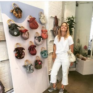 Emily Levine ex designer di Etro promuove una sua linea di borse incentivando lo ‘’Slow Fashion’’