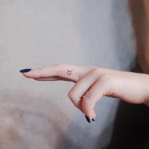 Invasione micro tattoo: tante idee primaverili