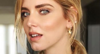 Chiara Ferragni e il selfie con Leone in passeggino: gli haters si scatenano