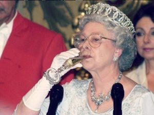 93 anni per la Regina Elisabetta, come ha festeggiato? Un’indagine social