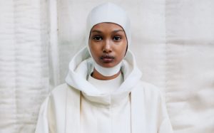 Chi è Ugbad Adbi, il nuovo volto della moda contemporanea