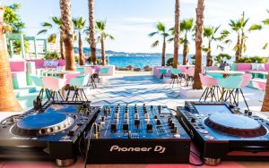 Wi-Ki-Woo, l’hotel tutto rosa a Ibiza è il più “instagrammabile” del mondo