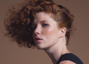 Tendenze capelli Primavera/Estate 2019: ecco a voi la piega “nude”