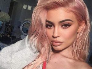 Cherry Blossom mania: i capelli estate 2019 si tingono dei colori dei ciliegi in fiore