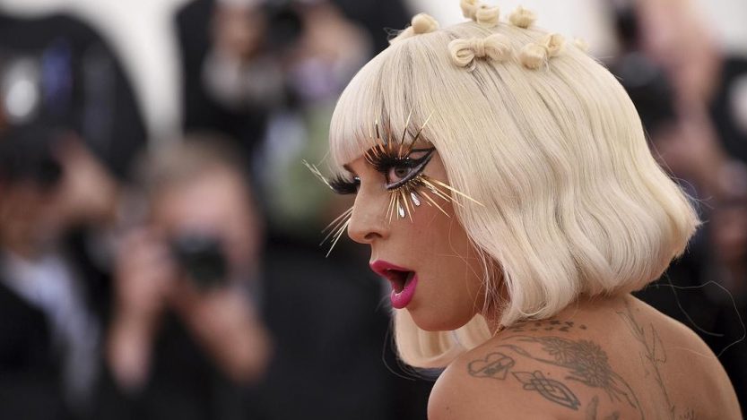 Lady Gaga in piumino B James e stivali Zanotti dice "No!" all'estate