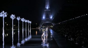 La Torre Eiffel compie 130 anni: ricordate quando ha sfilato per Chanel e YSL?