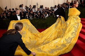 La storia del Met Gala: tutta questione di strascichi