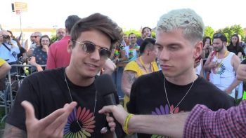 Benji e Fede sul palco del Gay Pride di Modena: t-shirt arcobaleno e rivelazioni su Bella Thorne