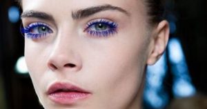 Mascara colorato: la nuova tendenza make up Estate 2019