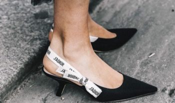 Sandali e scarpe da comprare con i saldi: i must have per il guardaroba