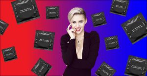 Miley Cyrus lancia il suo nuovo EP “She is Coming”: il merchandising è da orgasmo