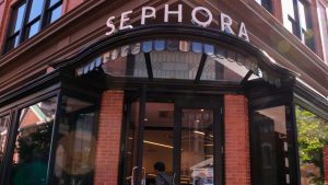 Stop discriminazioni: Sephora chiude e tiene un corso di sensibilizzazione ai dipendenti