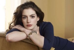 Anne Hathaway annuncia la sua seconda gravidanza avvenuta nonostante l’infertilità