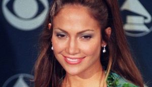 Jennifer Lopez: l’abito che ha fatto la storia diventa un paio di scarpe
