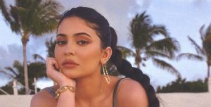 Kylie Jenner: la piccola miliardaria dice addio alle extension