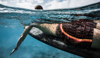 Moda uomo estate 2019: distinguersi anche in spiaggia