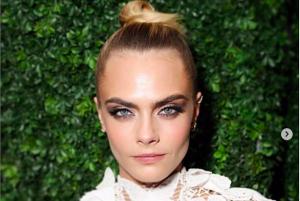 Cara Delevingne al Comic-Con: trucco e acconciatura impeccabili