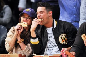 Sarah Hyland e Wells Adams fidanzati! Quanto costa l’anello della proposta