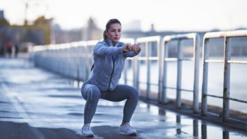 La sfida dei 30 giorni di squat è arrivata ed è perfetta per l’autunno