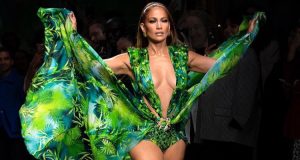 Jennifer Lopez Milano Fashion Week 2019: in passerella per Versace